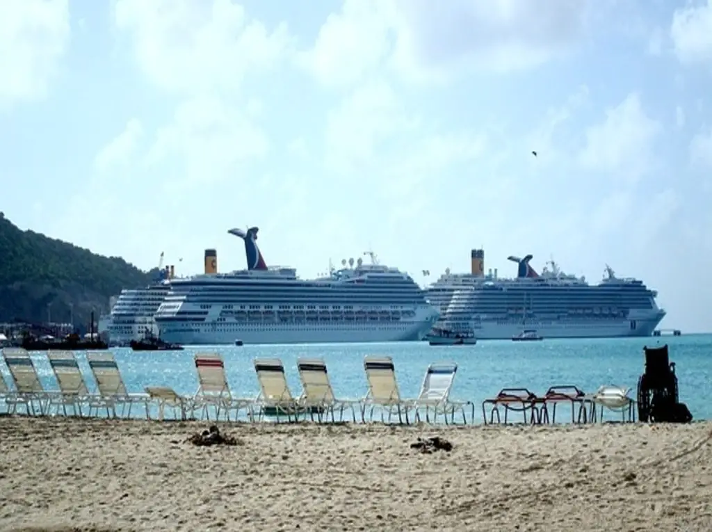 A view of Great Bay Beach, and the cruise port.